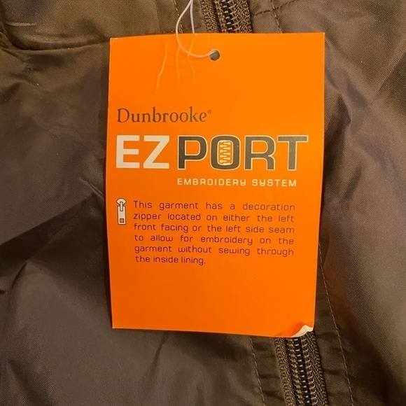 M RESORT New Jacket Windbreaker NWT Las Vegas Sz L - Picture 4 of 7